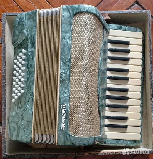 Аккордеон 1/2, 1975 года, weltmeister