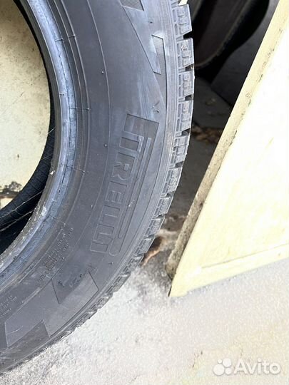 Pirelli Ice Zero 215/65 R16