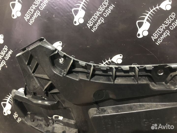 Кронштейн бампера задний правый BMW 5 G30