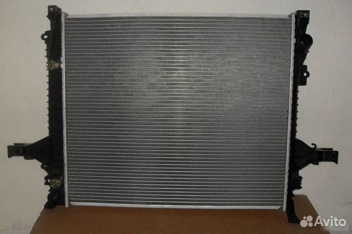 Радиатор охлаждения двигателя Volvo Xc90