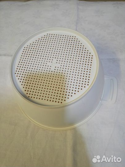 Кастрюля 4 л, дуршлаг, чайник, поварёшка, крышки