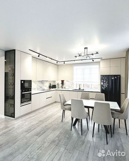 Стильный кухонный гарнитур