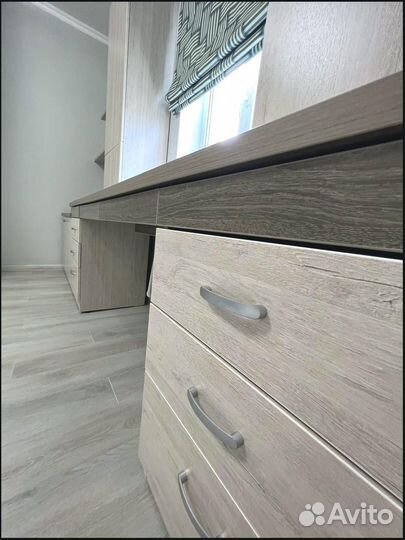 Рабочая зона у окна под ключ