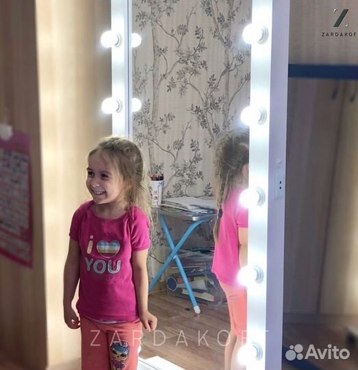 Гримерное зеркало с подсветкой