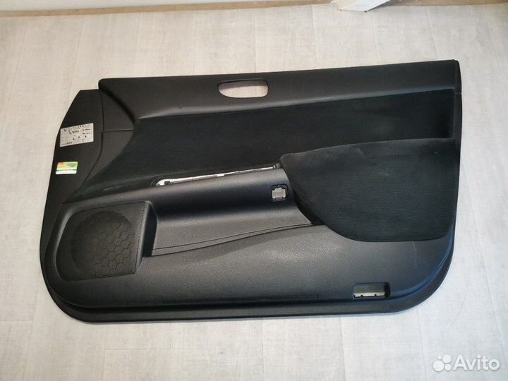 Обшивка двери передняя правая Nissan Teana J32
