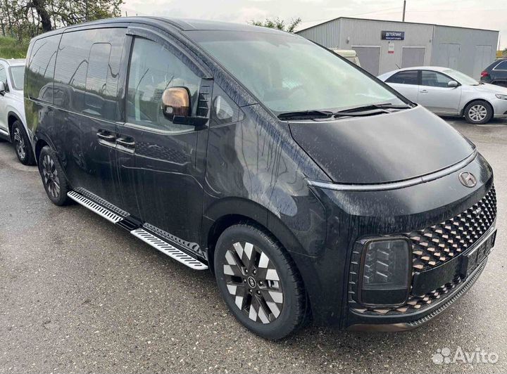 Пороги Hyundai Staria черные