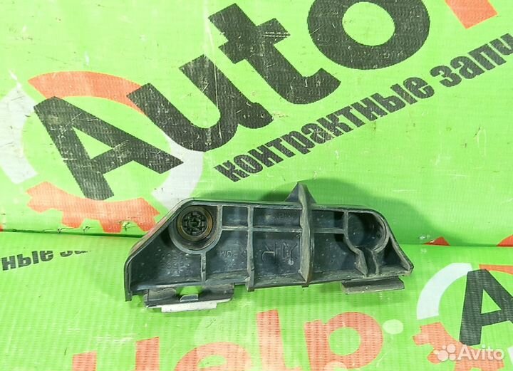 Кронштейн toyota corolla fielder NZE141 зад право