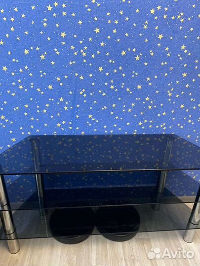 Стеклянная тумба под тв