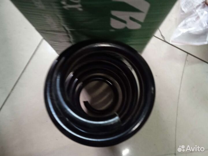 Пружина передняя VW Passat 1.6/1.8/T/1.9TDi 96)