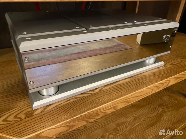 Burmester 077 предварительный усилитель High-End