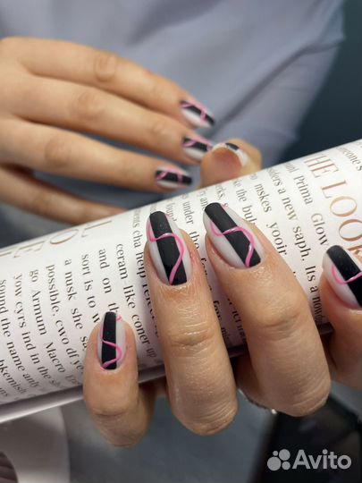Модель на маникюр