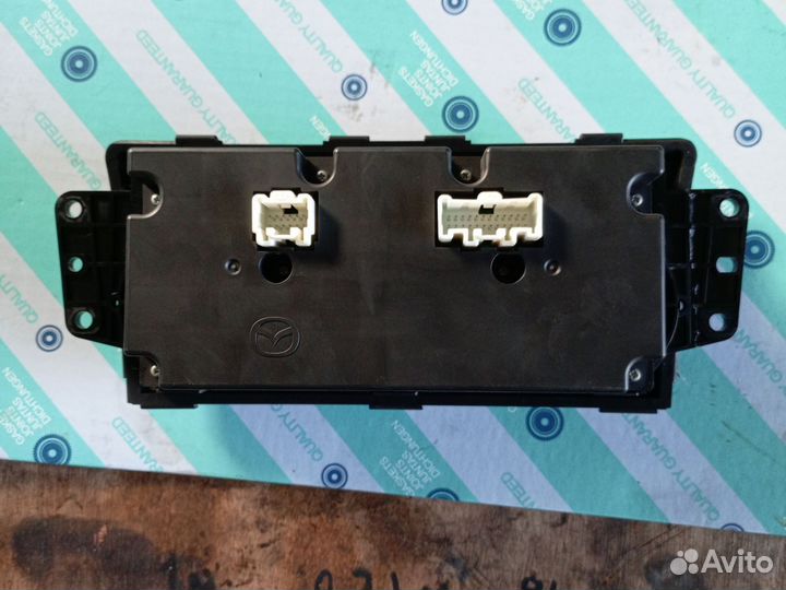 Блок управления климатом печкой mazda 6. 2010г