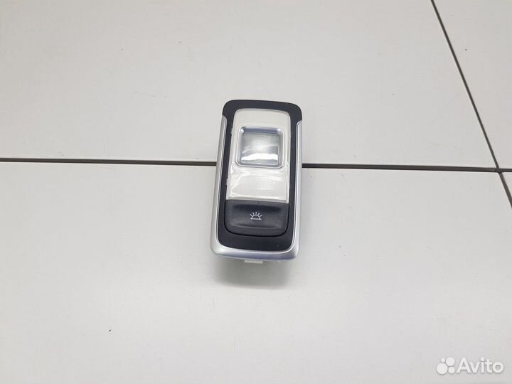 Плафон внутреннего освещения (Geely Coolray)