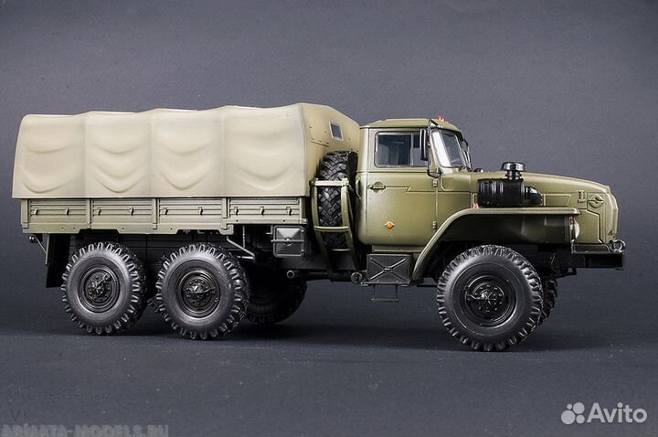 Модель 3654 Звезда 1/35 Армейский грузовик «Урал»