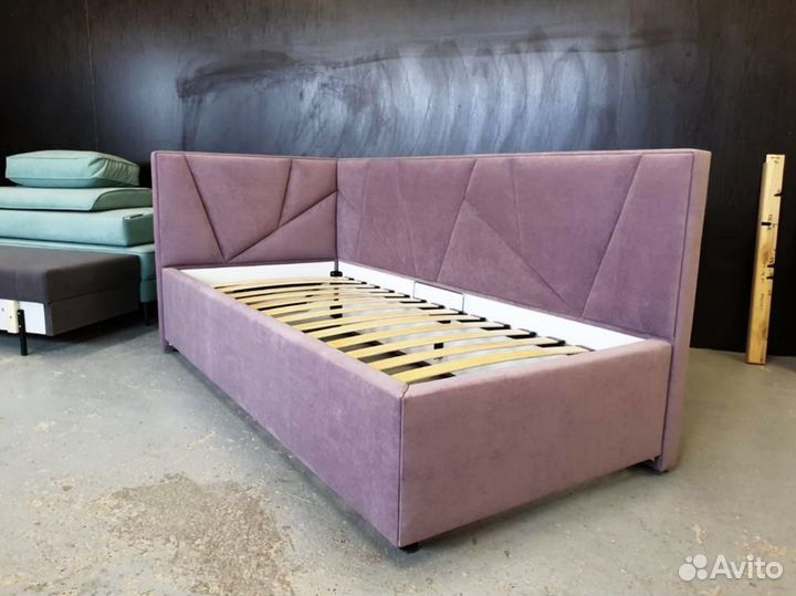 Детская кровать с мягким изголовьем