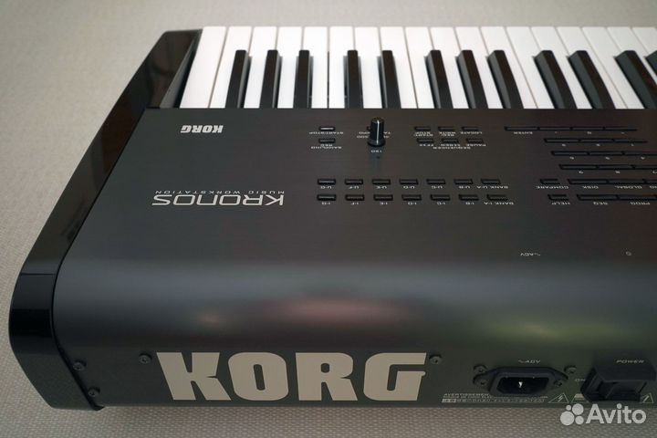 Korg Kronos 61, 120 Gb, High End звук, бесшумный