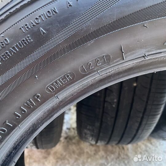 Nexen Classe Premiere CP672 215/60 R17 96H