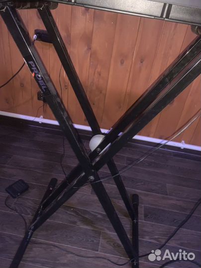 Стойка для синтезатора