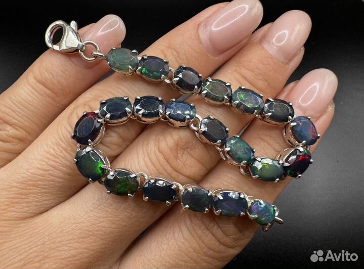 Браслет ручной работы с опалами