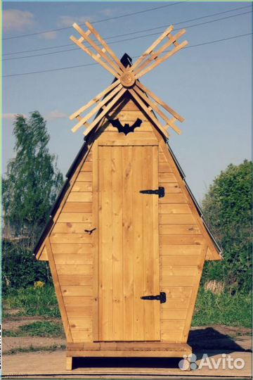 Уличный туалет с декором TKA