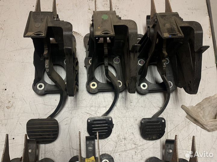 Педаль тормоза Renault laguna 3