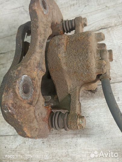 Суппорт тормозной передний правый Mitsubishi