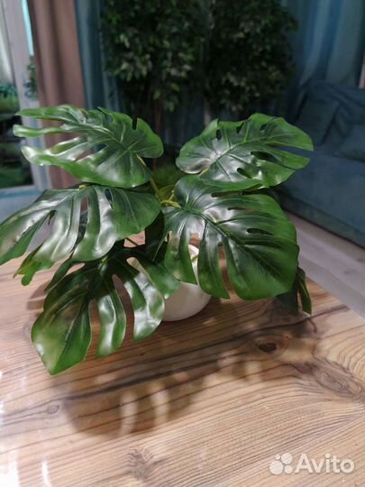 Искусственные цветы в горшках