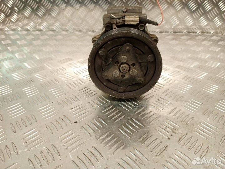Компрессор кондиционера Renault Laguna 7700111036