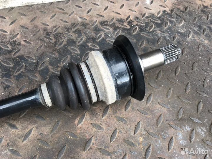 Приводной вал колеса задний правый Bmw 3-Series