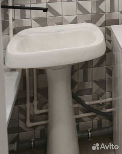 Раковина с пьедесталом