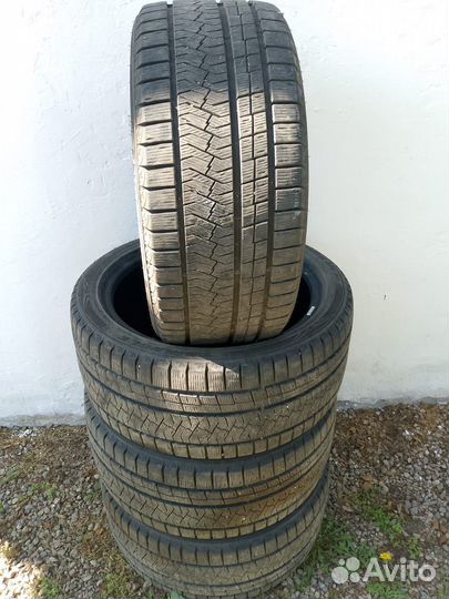 Triangle Snowlink PL02 245/40 R18