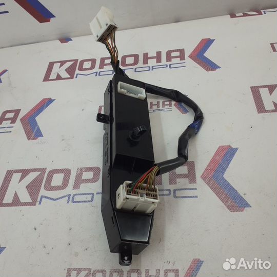 Переключатель стеклоподъемника передней правой две