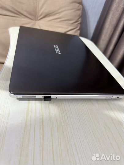 Ноутбук asus