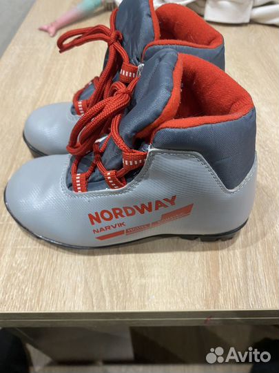 Лыжные ботинки детские 30р