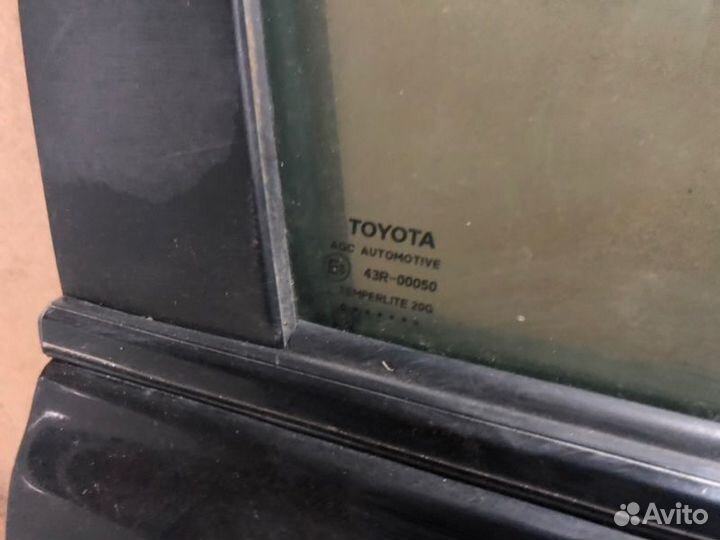 Стекло двери переднее правое Toyota Camry 40