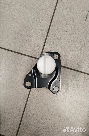 Кронштейн амортизатор бампера передний правый Audi