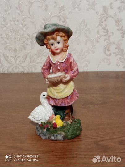 Статуэтка девочка