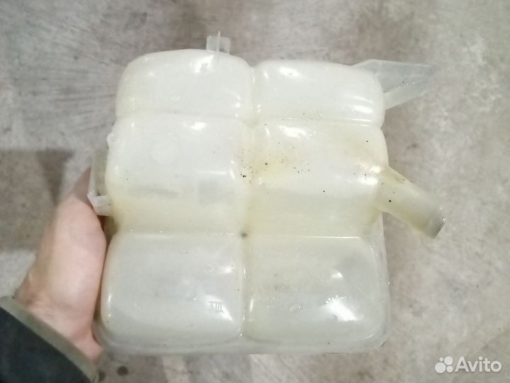 Расширительный бак Ford Kuga 2