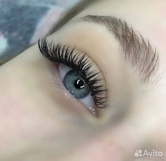 Наращивание ресниц и оформление бровей