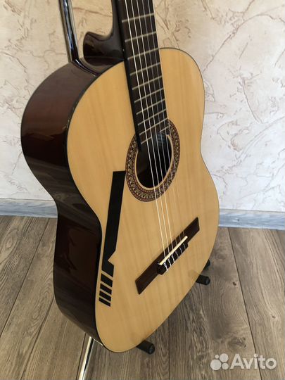 Классическая гитара Yamaha