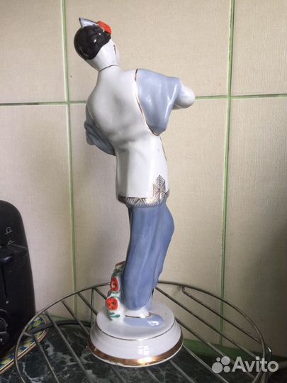 Фарфоровая статуэтка ‘’Тансовщица’’