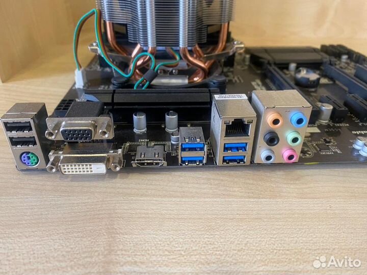 Материнская плата в сборе