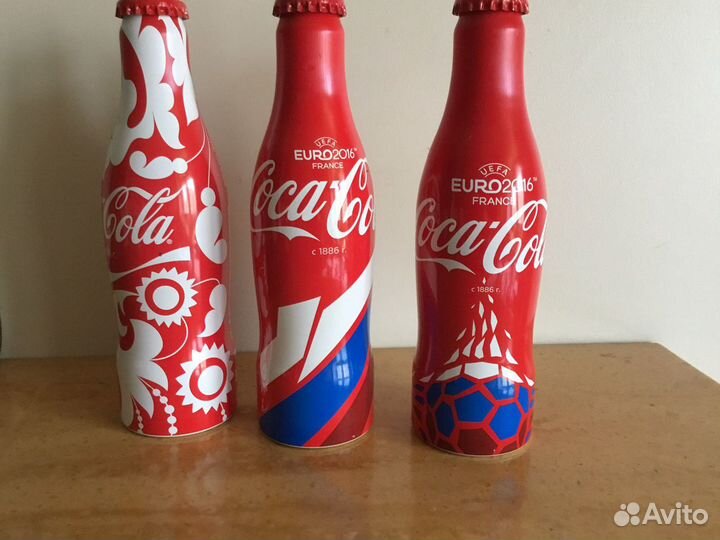 Coca cola футбол. Кока кола футбол. Мяч футбольный вм 2014 кока кола. Сувенирная продукция coca cola. Мяч кока кола с афттгроыами.