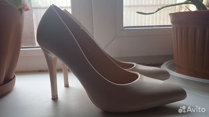 Туфли женские 36 размер бежевые