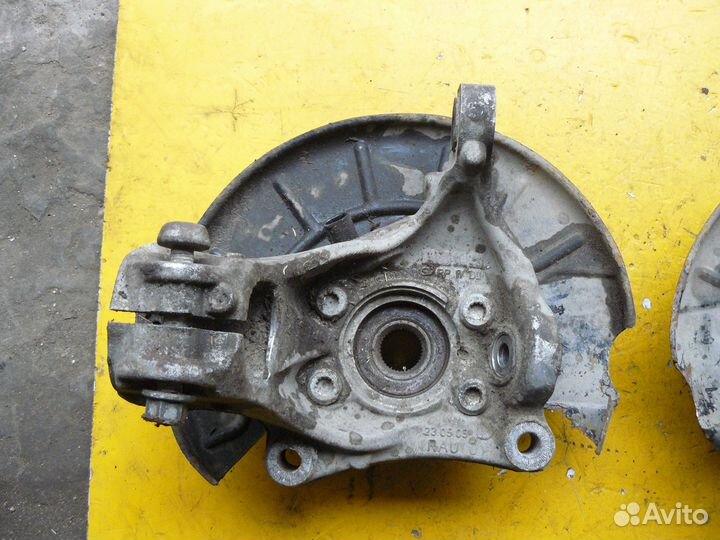 Кулак передний поворотный для Volkswagen Passat B6