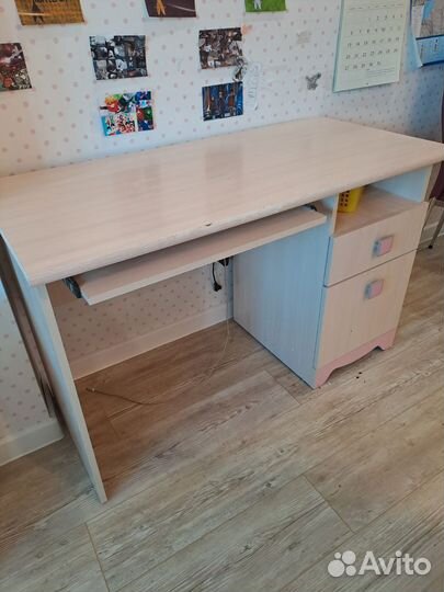 Мебель детская: шкаф, стол, кровать,комод