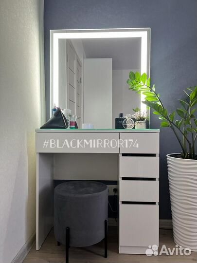 Столик гримерный с подсветкой и зеркалом