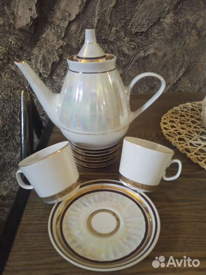 Кофейник, чашки, блюдце