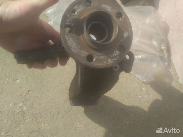 Поворотный кулак левый