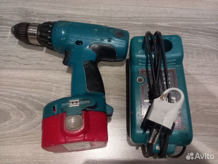 Шуруповерт Makita